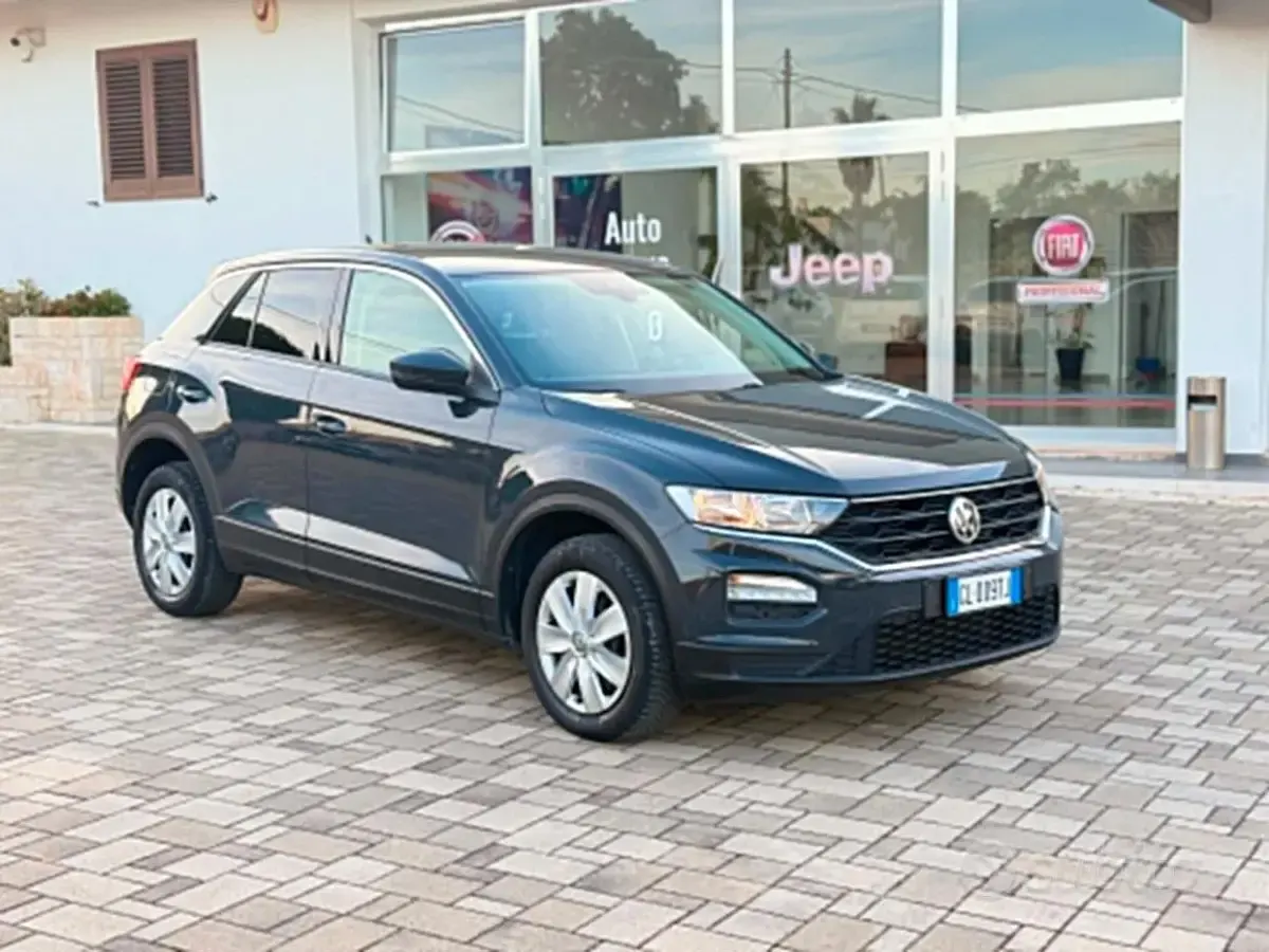 Usata VW T-Roc Style 116 CV (85 kW) 2019 Grigio SUV