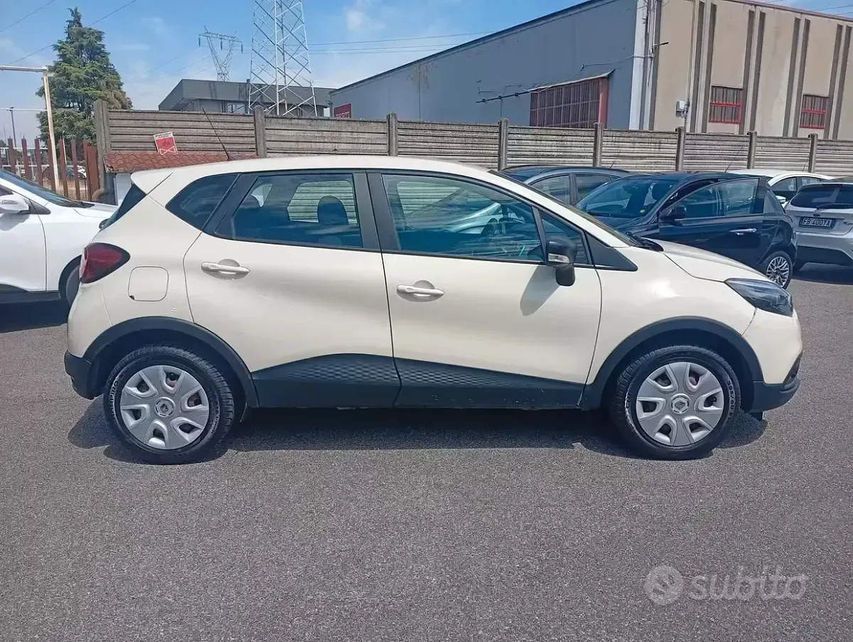 Usata Renault Captur Intens 90 CV (66 kW) 2015 Bianco SUV