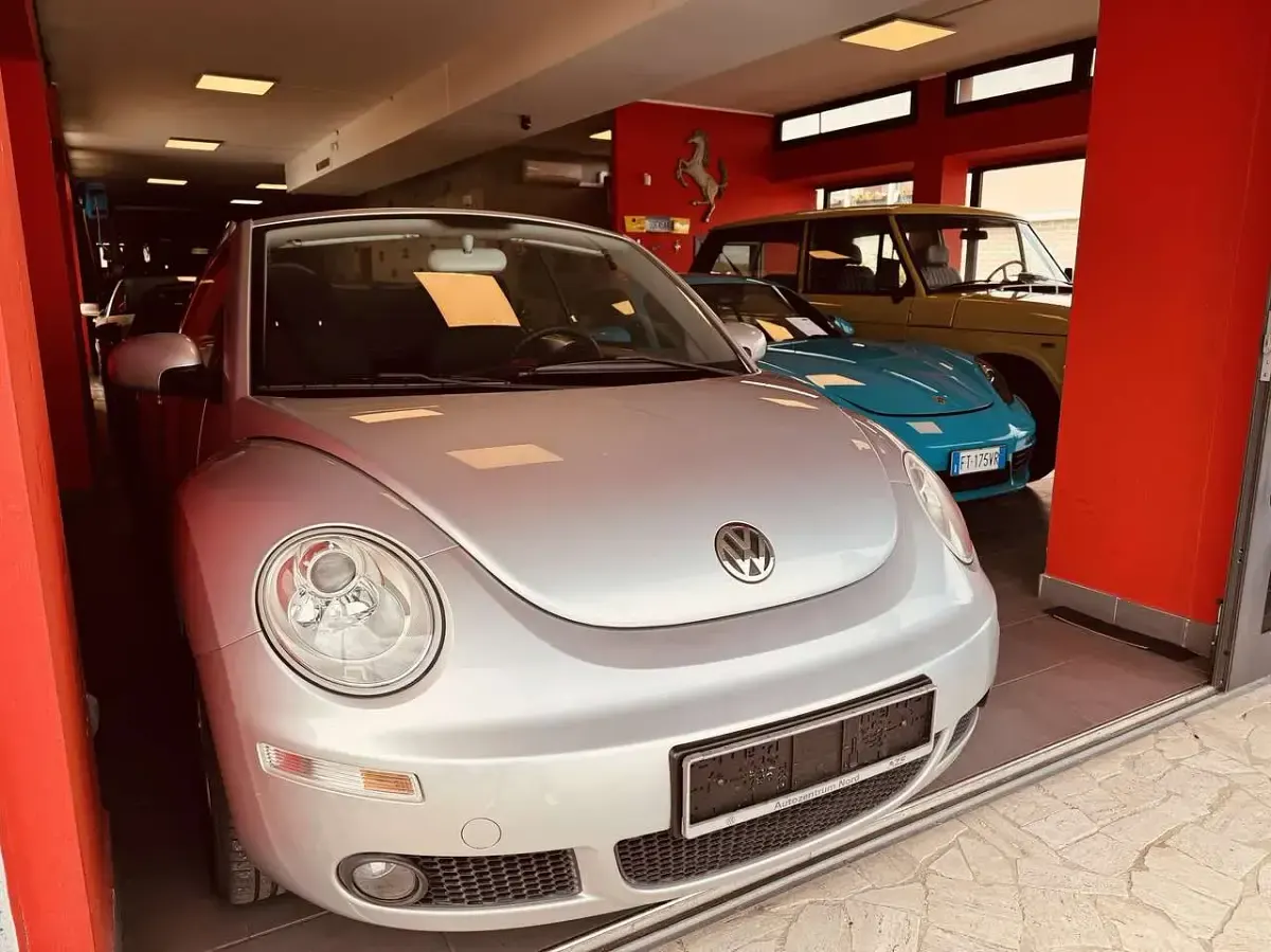 Usata VW New Beetle 102 CV (75 kW) 2007 Argento Utilitaria