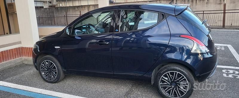 Usata Lancia Ypsilon 69 CV (50 kW) 2018 Blu Utilitaria