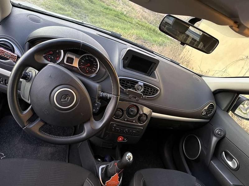 Usata Renault Clio II 75 CV (55 kW) 2011 Berlina