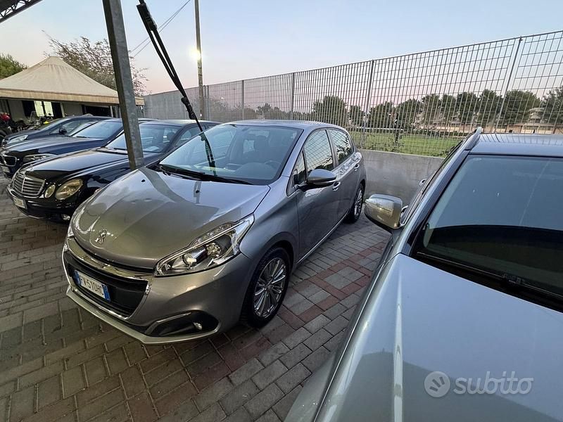 Usata Peugeot 208 Active 99 CV (72 kW) 2019 Grigio Utilitaria