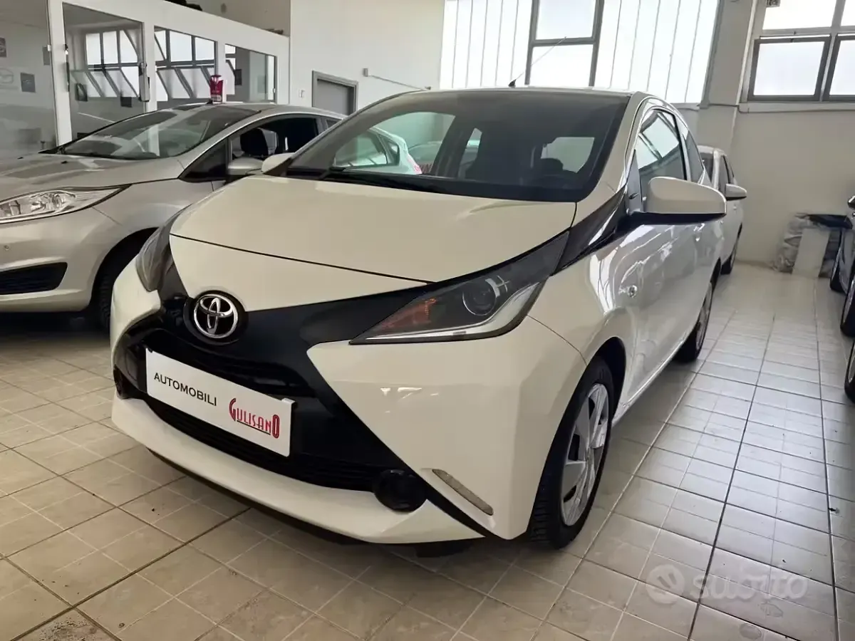 Usata Toyota Aygo Cool 69 CV (50 kW) 2018 Bianco Utilitaria