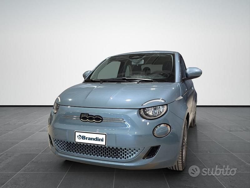 Usata Fiat 500e Icon 85 kW (116 CV) 2021 Blu marine Cabrio