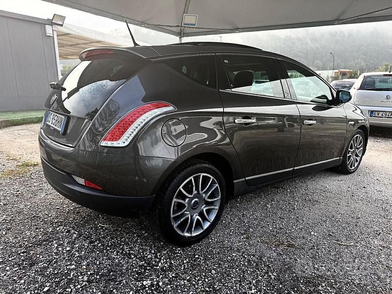Usata Lancia Delta 150 CV (110 kW) 2008 Grigio Utilitaria