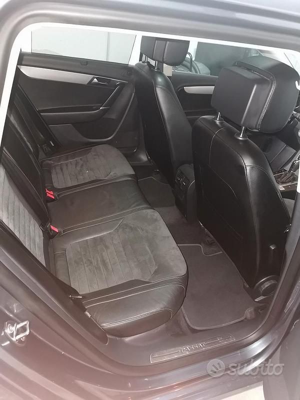 Usata VW Passat Highline 170 CV (125 kW) 2011 Grigio Station wagon