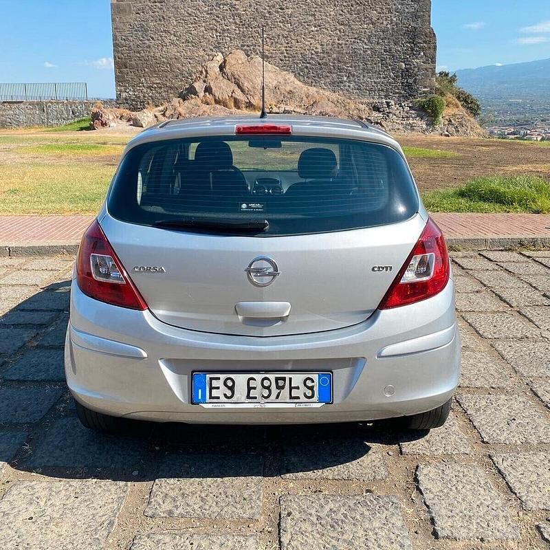 Usata Opel Corsa Edition 75 CV (55 kW) 2013 Grigio Utilitaria