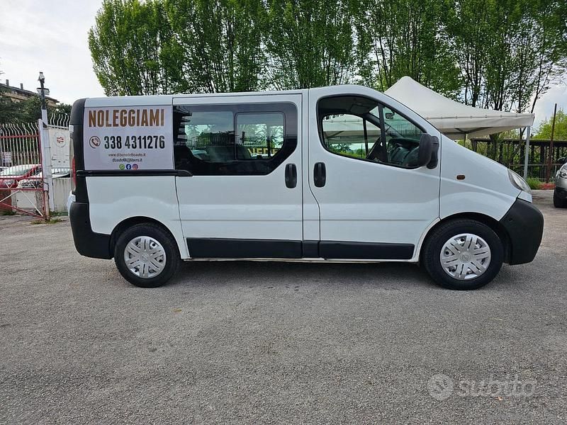 Usata 2006 Opel Vivaro Monovolume | 7500 € (Buon prezzo) - Immagine 1/4