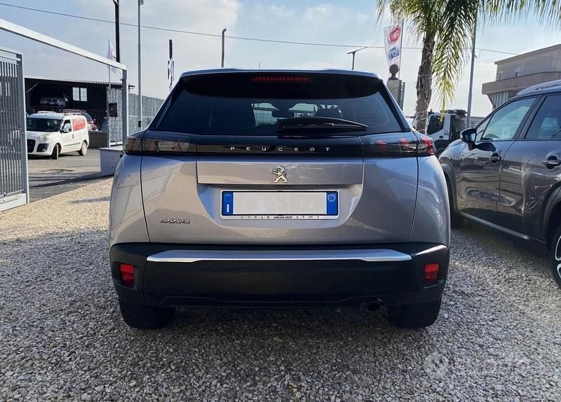 Usata Peugeot 2008 Active 131 CV (96 kW) 2020 Grigio SUV