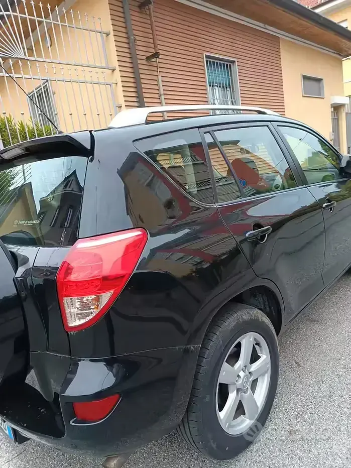 Usata Toyota RAV4 136 CV (100 kW) 2008 Nero SUV