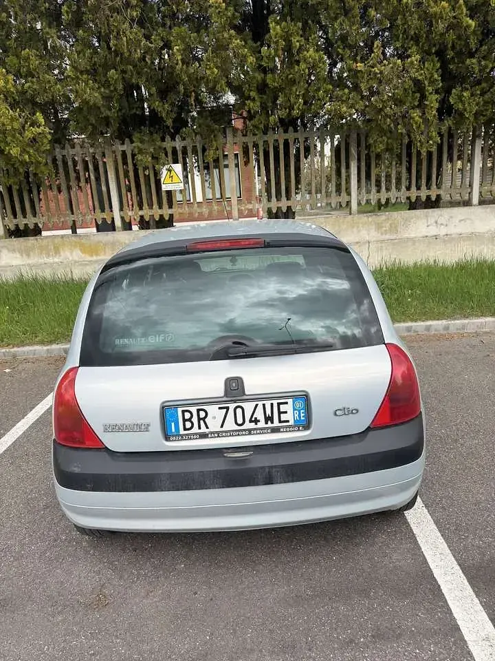 Usata Renault Clio 58 CV (42 kW) 2001 Grigio Utilitaria