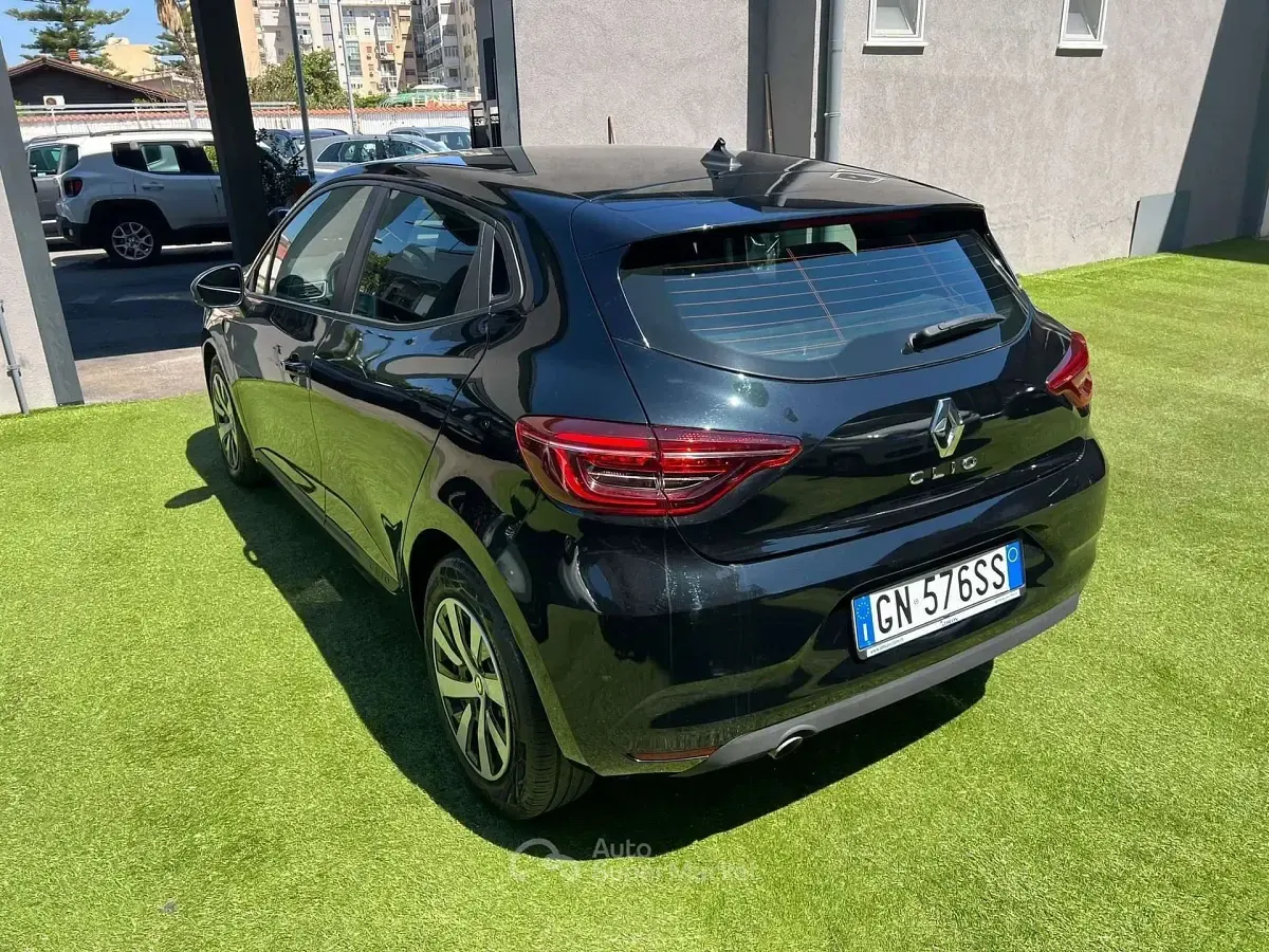 Usado Renault Clio V Equilibre 91 HP (66 kW) 2023 Preto Sedan