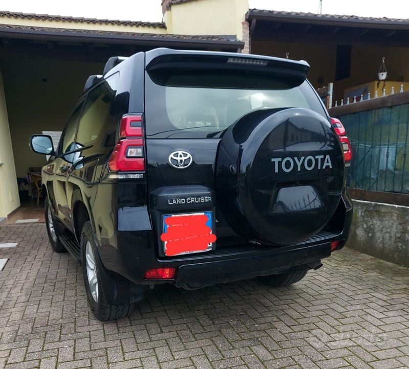Nero Usata 2021 Toyota Land Cruiser Active SUV | 50.000 € (Molto cara) - Immagine 1/4