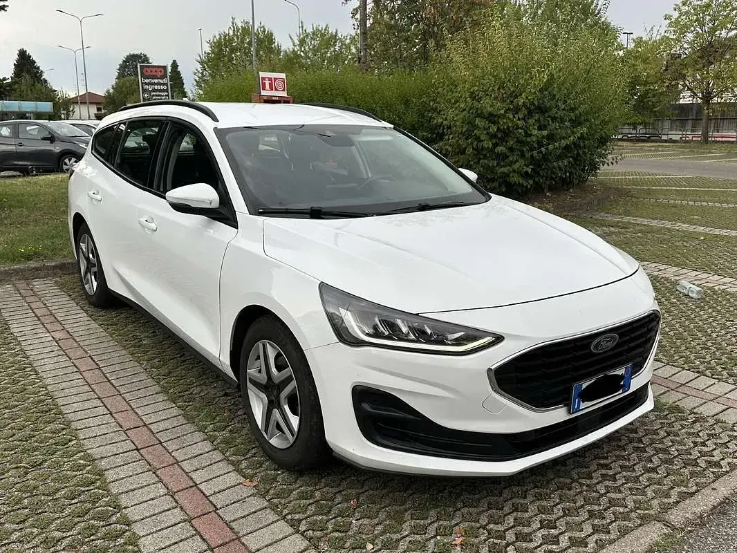 Usata Ford Focus 120 CV (88 kW) 2022 Bianco Station wagon