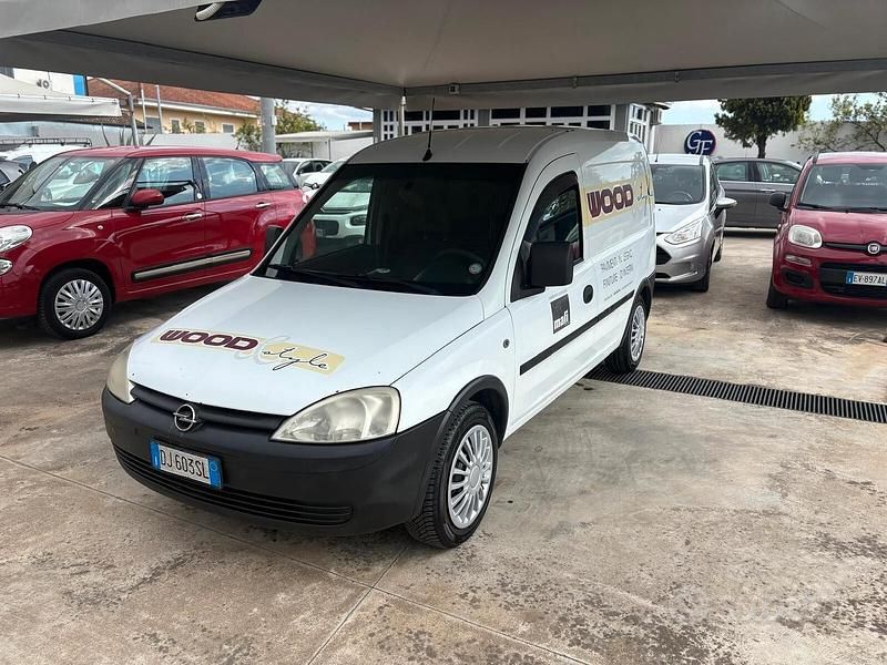 Usata Opel Combo Club 97 CV (71 kW) 2008 Bianco Monovolume