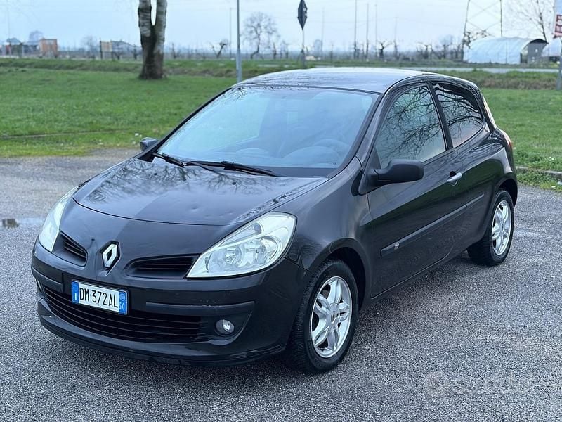 Usata Renault Clio II LE 75 CV (55 kW) 2008 Nero Berlina