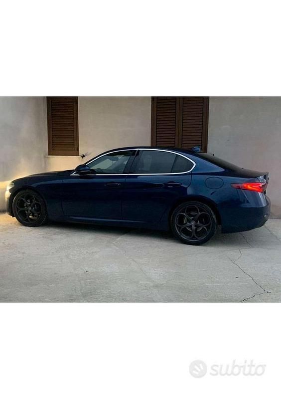 Usata Alfa Romeo Giulia Super 180 CV (132 kW) 2018 Blu Berlina