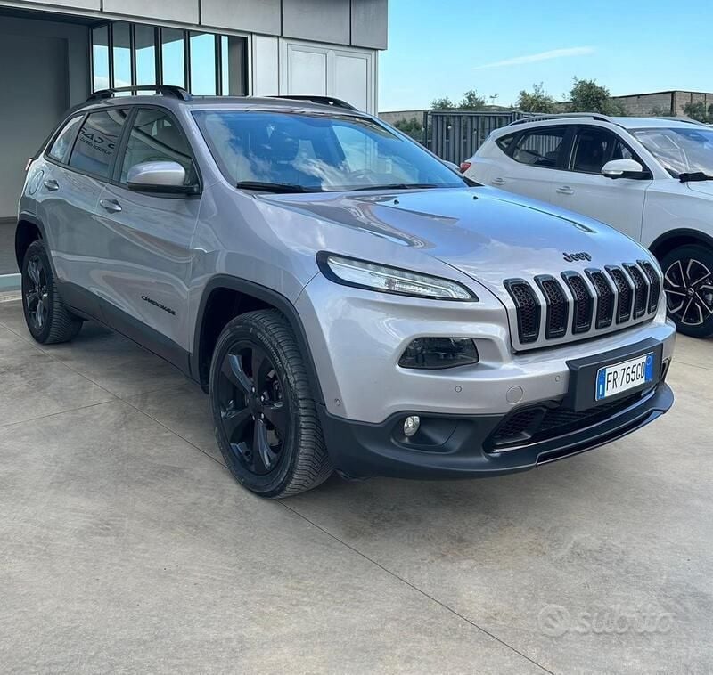 Grigio Usata 2018 Jeep Cherokee Night Eagle SUV | 14.900 € (Buon prezzo) - Immagine 1/4