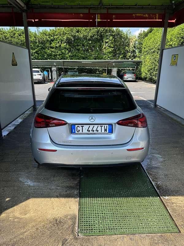 Argento Usata 2024 Mercedes A180 Advanced Tre volumi | 27.990 € (Ottimo prezzo) - Immagine 1/4