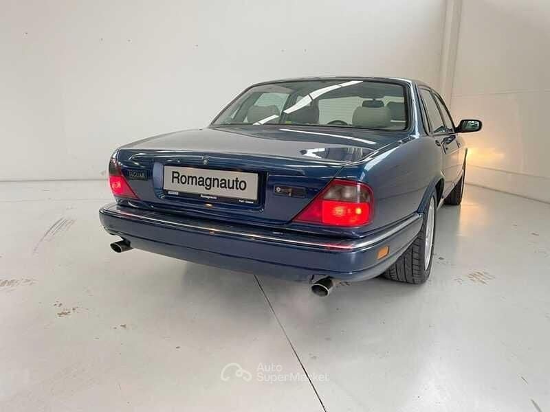 Usata Jaguar XJR 325 CV (239 kW) 1995 Blu/azzurro Berlina