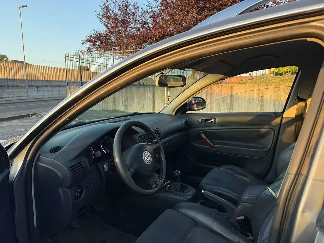 Usata VW Passat Business 136 CV (100 kW) 2005 Grigio Station wagon