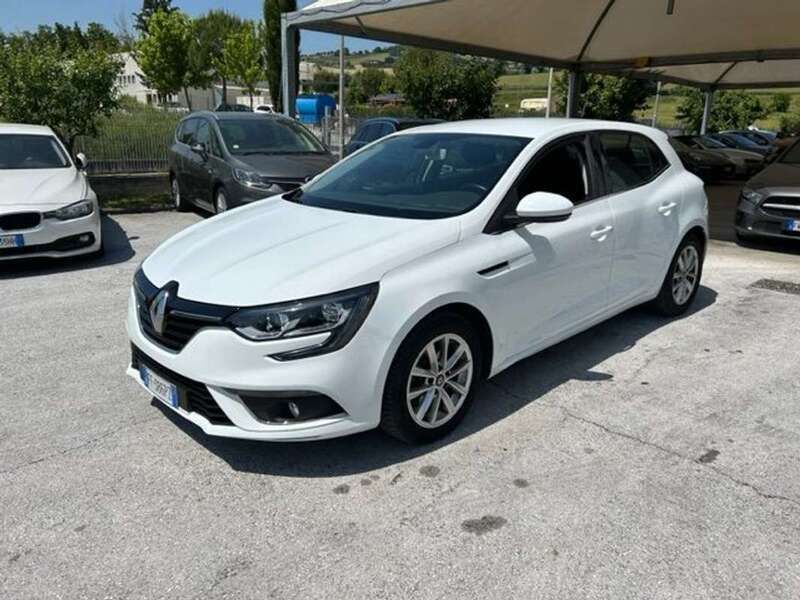 Bianco Usata 2016 Renault Mégane IV Tre volumi | 6500 € (Ottimo prezzo) - Immagine 1/4