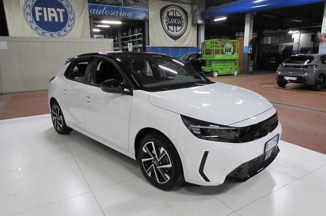 Usata Opel Corsa 101 CV (74 kW) 2025 Bianco tetto nero Utilitaria