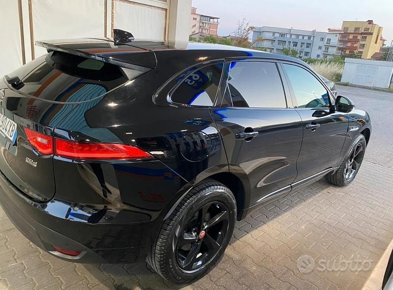 Usata Jaguar F-Pace R-Sport 180 CV (132 kW) 2017 Nero SUV