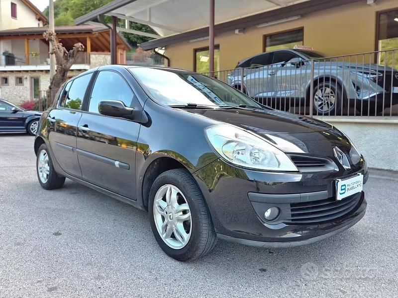Usata Renault Clio II 74 CV (54 kW) 2007 Nero Berlina