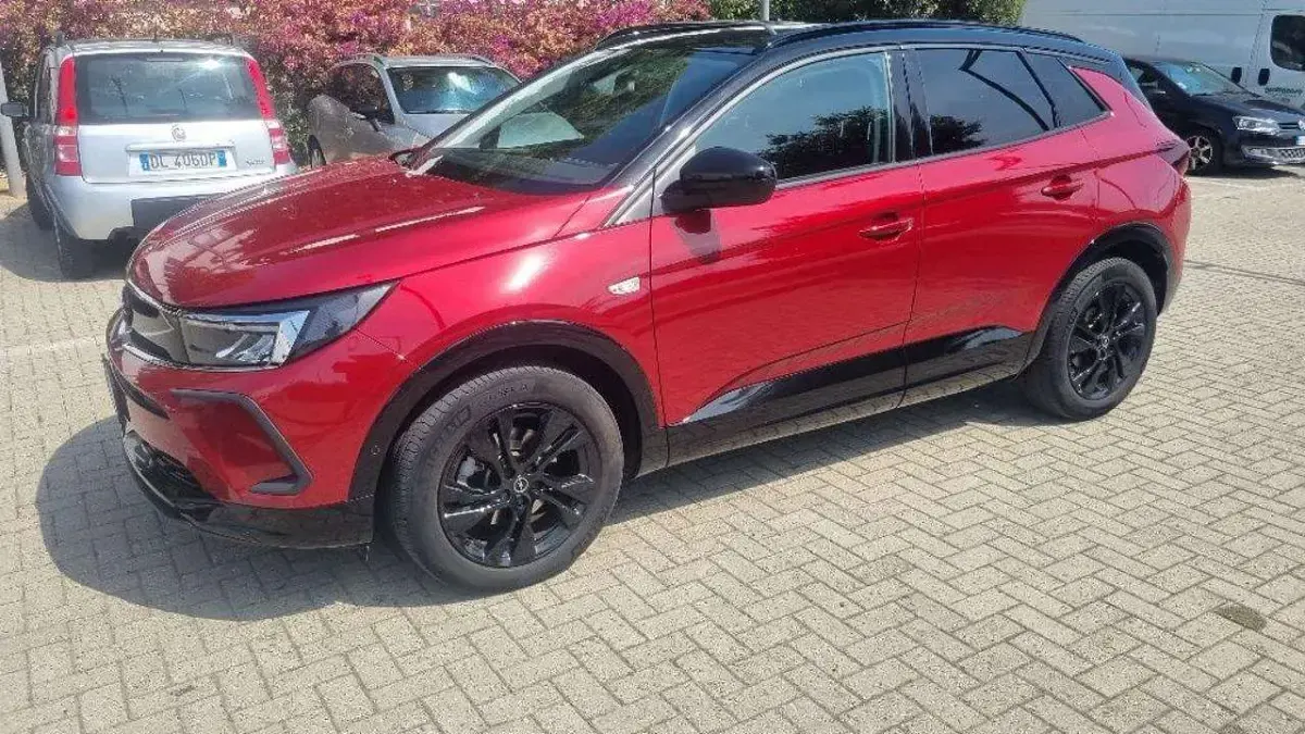 Usata Opel Grandland X GS Line 131 CV (96 kW) 2022 Bordeaux SUV