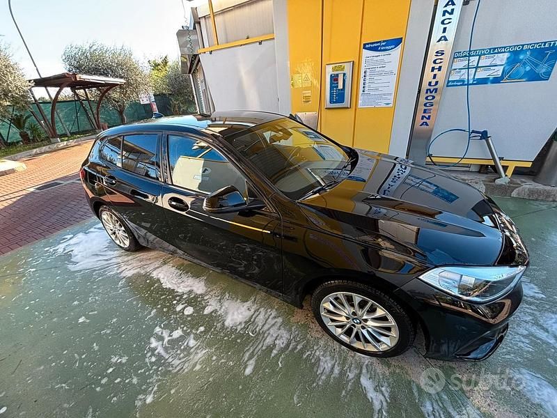 Usata BMW 118 150 CV (110 kW) 2022 Nero Utilitaria