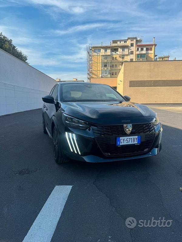 Nero Usata 2025 Peugeot 208 GT Due volumi | 19.500 € (Molto cara) - Immagine 1/4