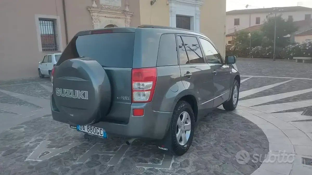 Usata Suzuki Grand Vitara 129 CV (94 kW) 2006 Grigio SUV
