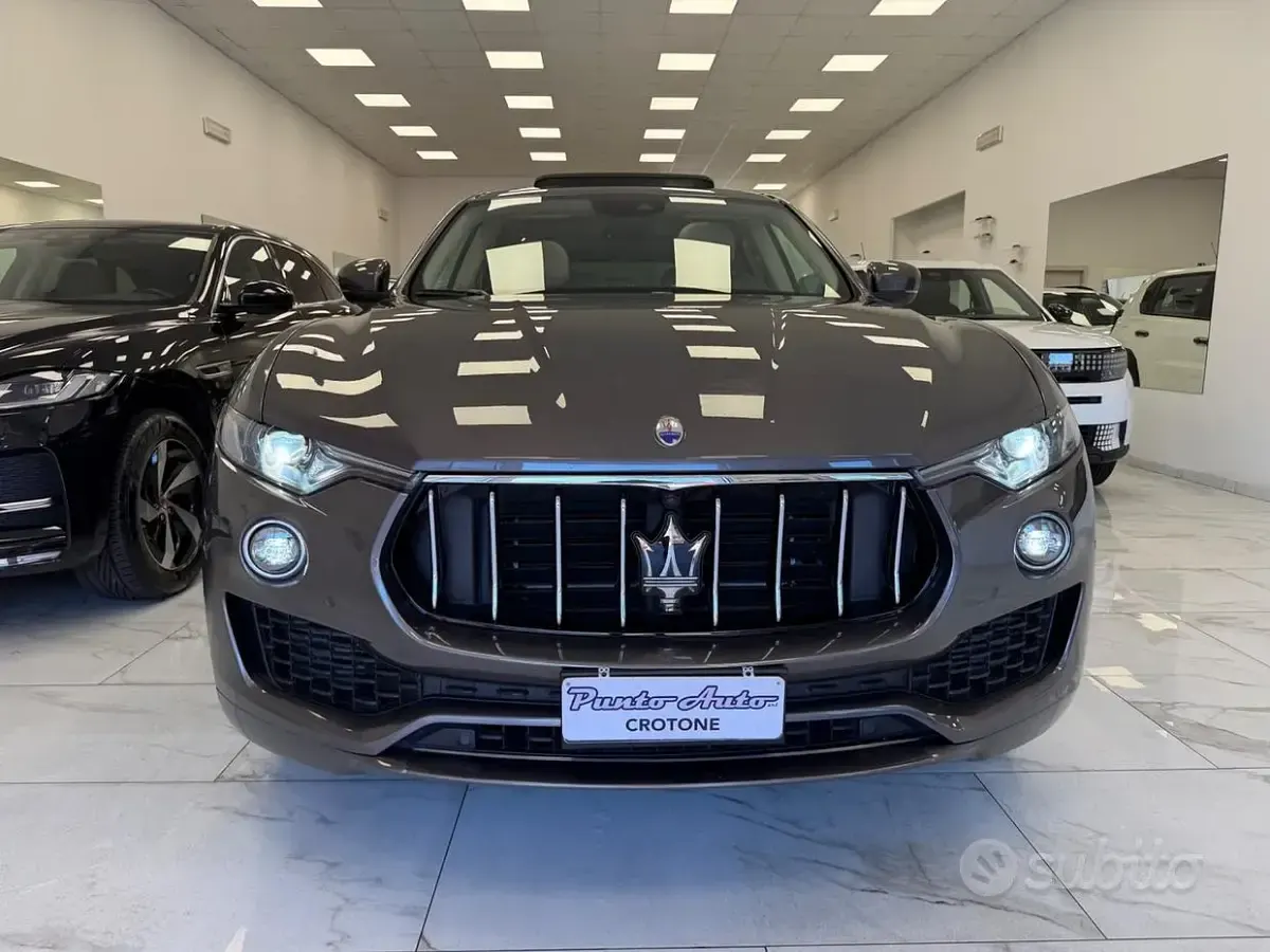 Usata Maserati Levante 350 CV (257 kW) 2021 Grigio SUV