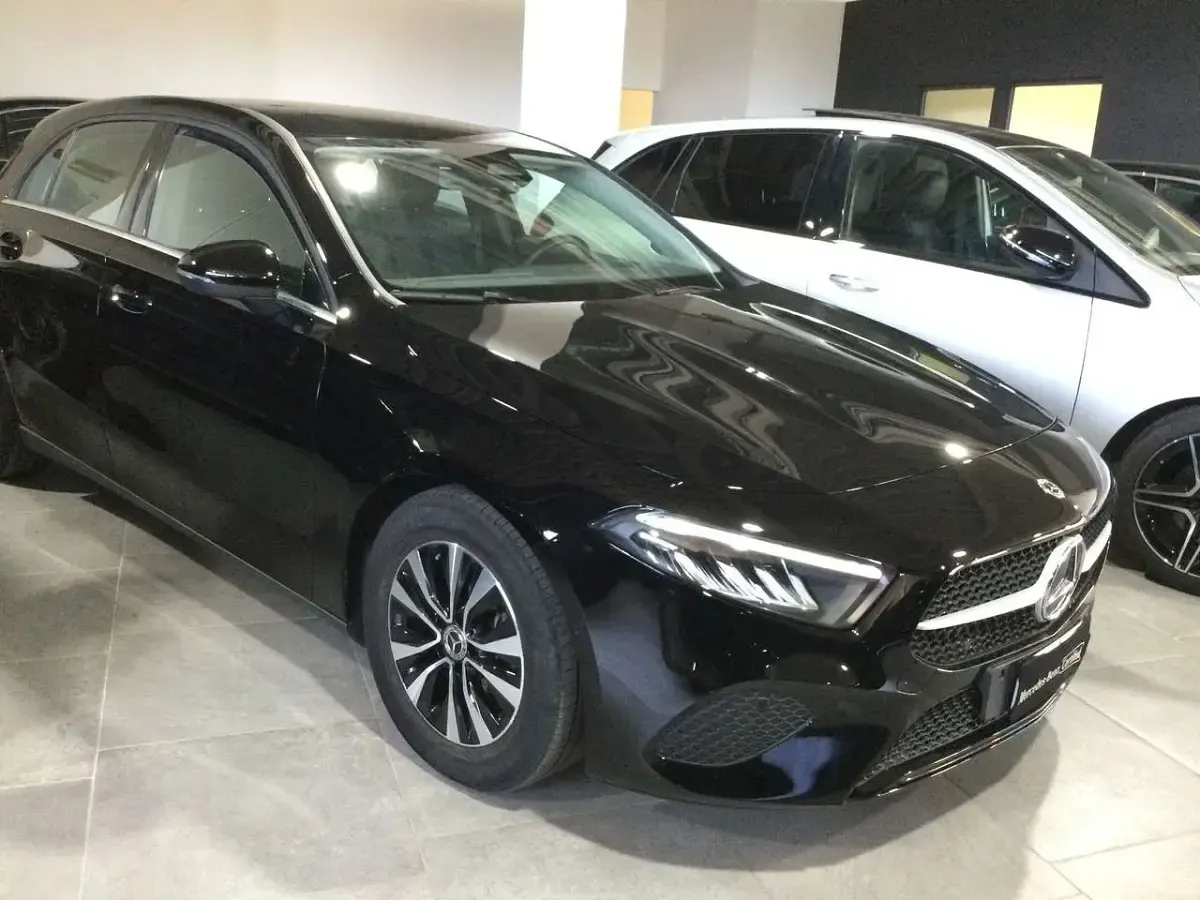 Usata Mercedes A180 Advanced 116 CV (85 kW) 2025 Nero Berlina