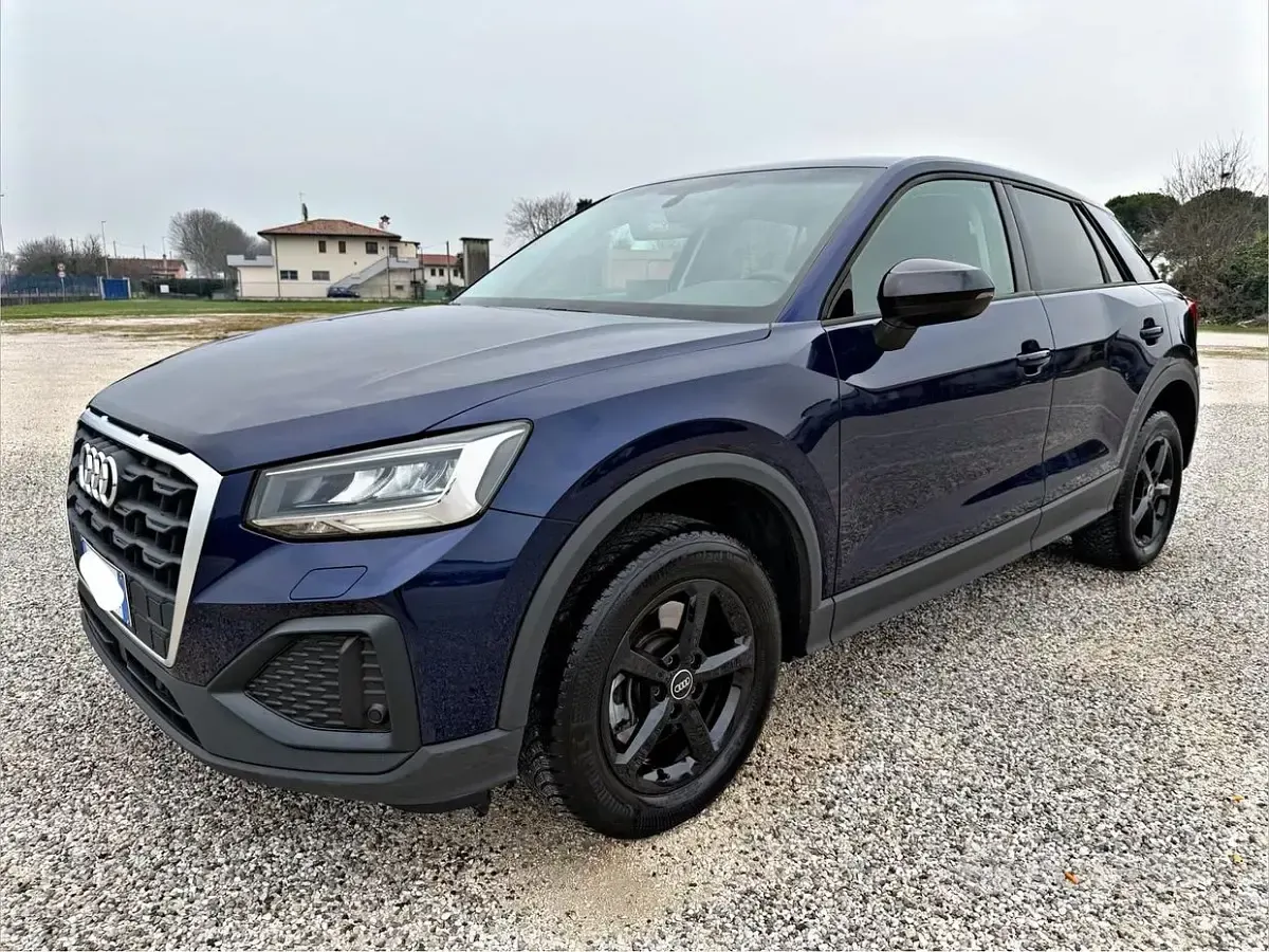 Usata Audi Q2 Black Edition 150 CV (110 kW) 2022 Bluazzurro SUV