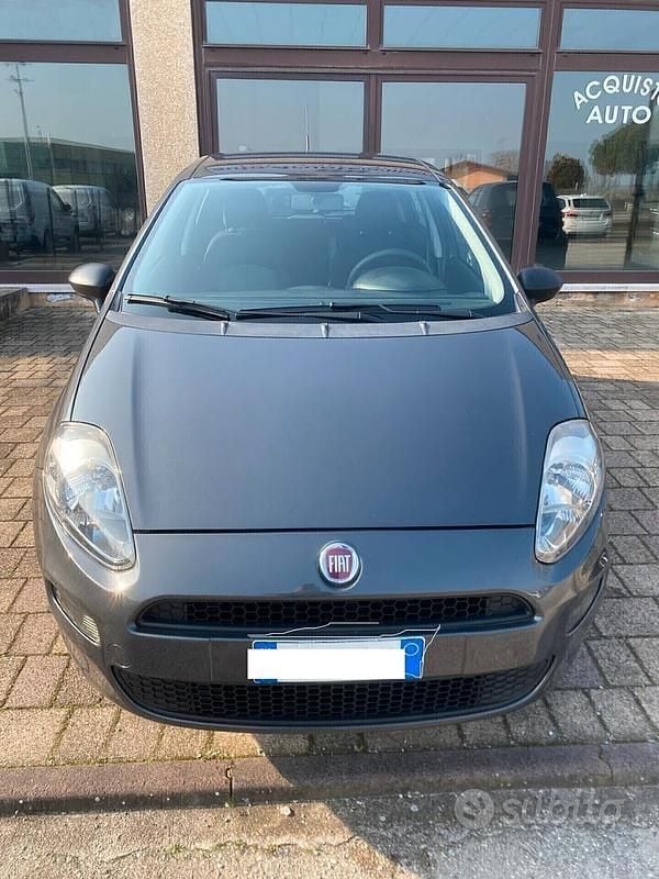 Grigio Usata 2018 Fiat Punto Street Due volumi | 5000 € (Ottimo prezzo) - Immagine 1/4