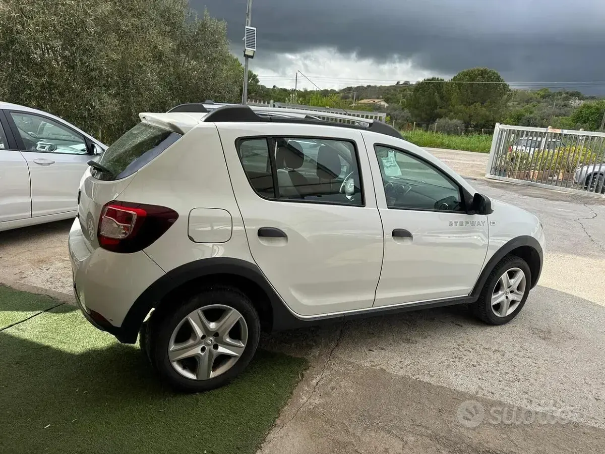 Usata Dacia Sandero Prestige 90 CV (66 kW) 2015 Bianco SUV