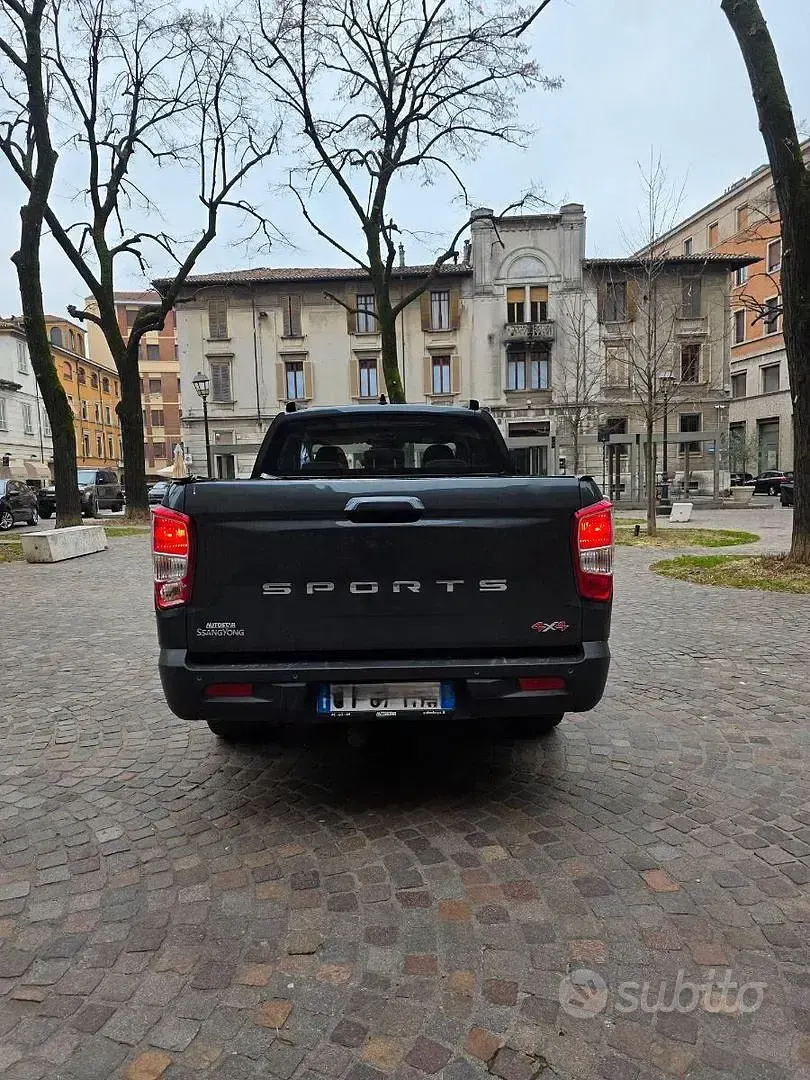 Usata SsangYong Rexton 202 CV (148 kW) 2024 Nero SUV
