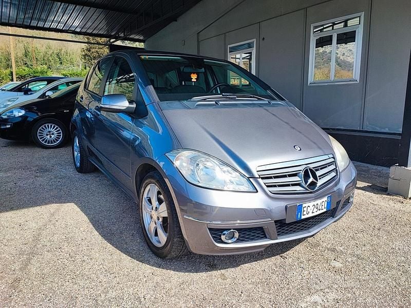Usata Mercedes A180 Avantgarde 108 CV (79 kW) 2011 Grigio Berlina