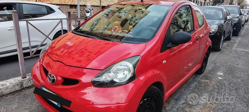 Usata Toyota Aygo 68 CV (50 kW) 2008 Rosso Utilitaria