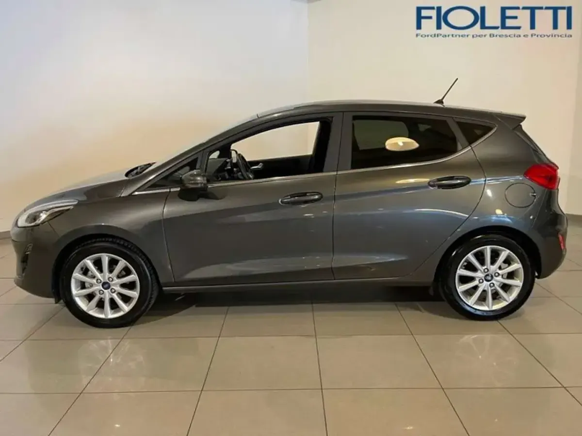 Usata Ford Fiesta Titanium 86 CV (63 kW) 2018 Grigio Utilitaria
