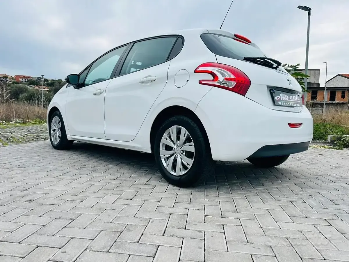 Usata Peugeot 208 Allure 75 CV (55 kW) 2009 Bianco Utilitaria
