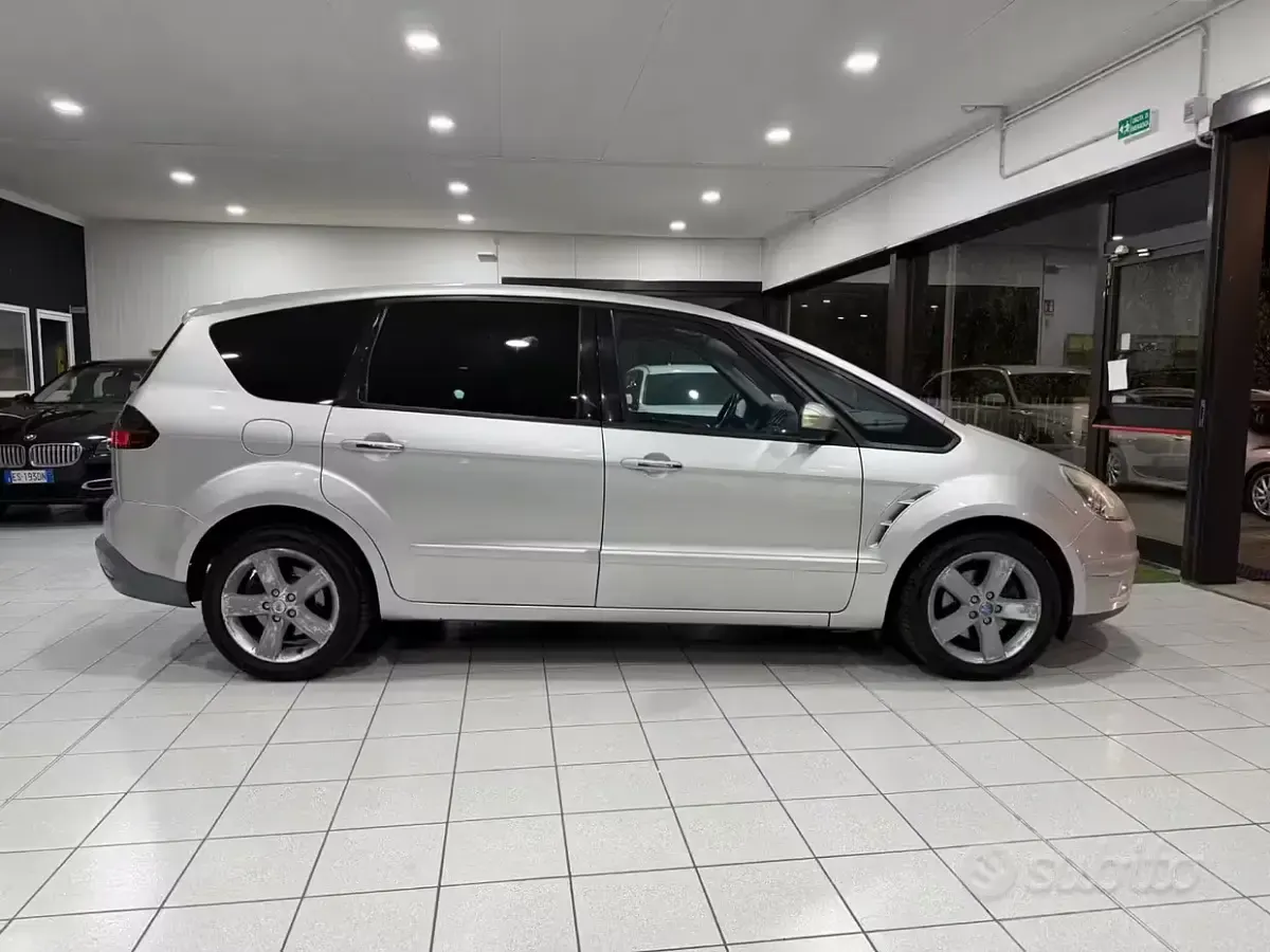 Usata Ford S-MAX Titanium 140 CV (102 kW) 2008 Grigio Monovolume