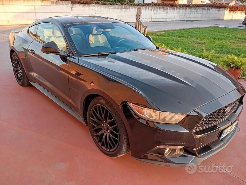 Usata Ford Mustang 317 CV (233 kW) 2017 Nero Coupé