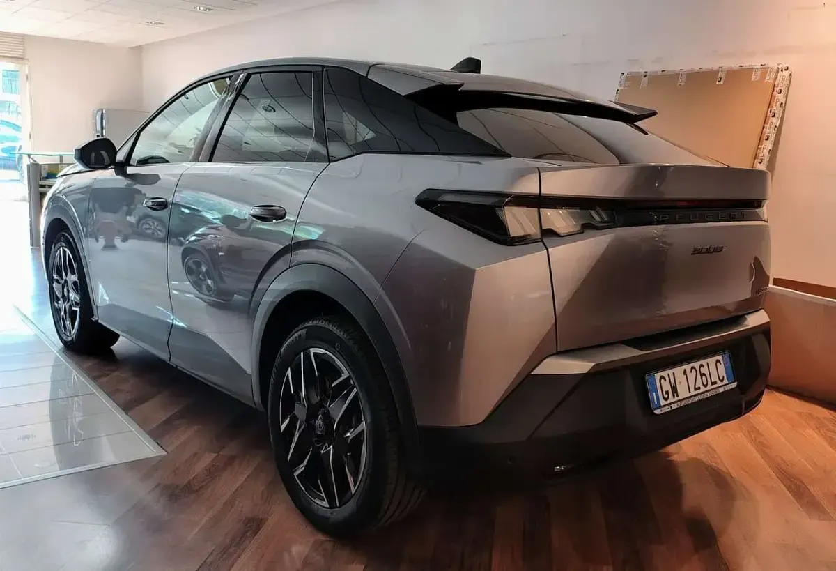 Usata Peugeot 3008 Allure 136 CV (100 kW) 2024 Grigio SUV
