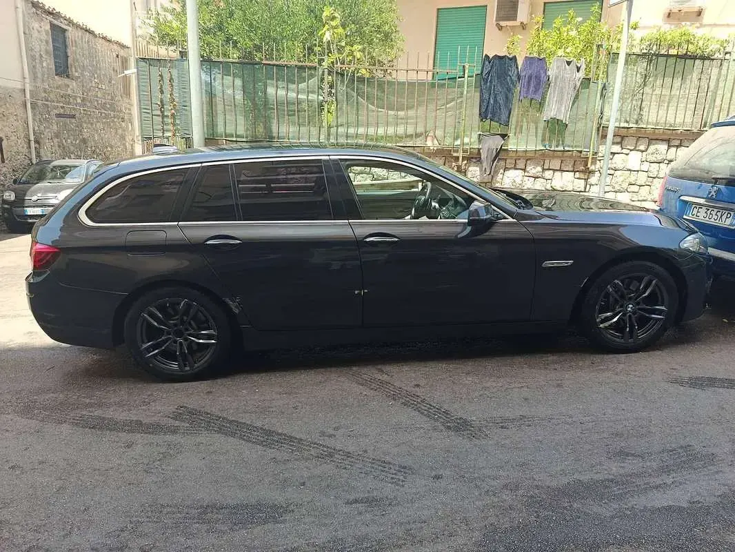 Usata BMW 525 Luxury Line 218 CV (160 kW) 2014 Nero Station wagon