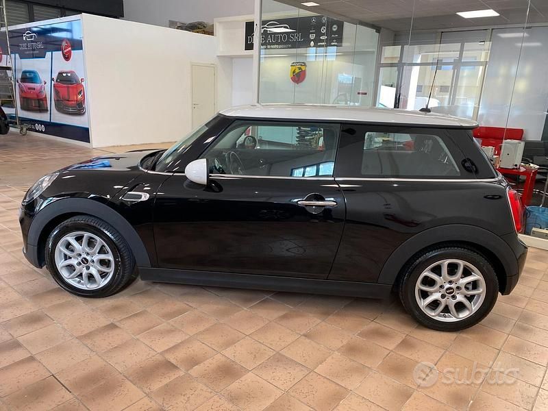 Usata Mini Cooper D Hype 116 CV (85 kW) 2018 Nero Utilitaria
