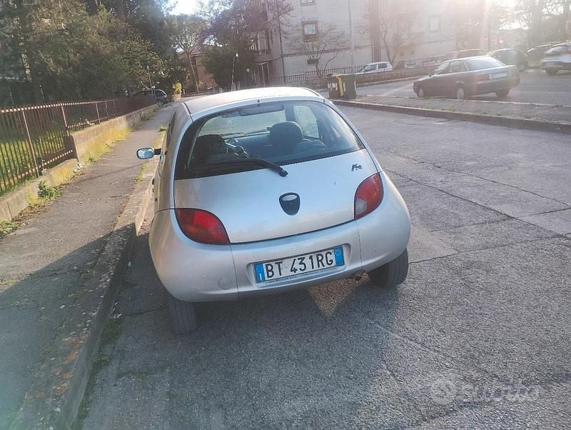 Usata Ford Ka 60 CV (44 kW) 2001 Grigio Utilitaria