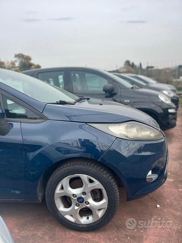 Usata Ford Fiesta Business Edition 60 CV (44 kW) 2012 Blu Utilitaria